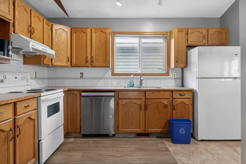 40 Erin Circle SE Calgary AB T2B 3H9