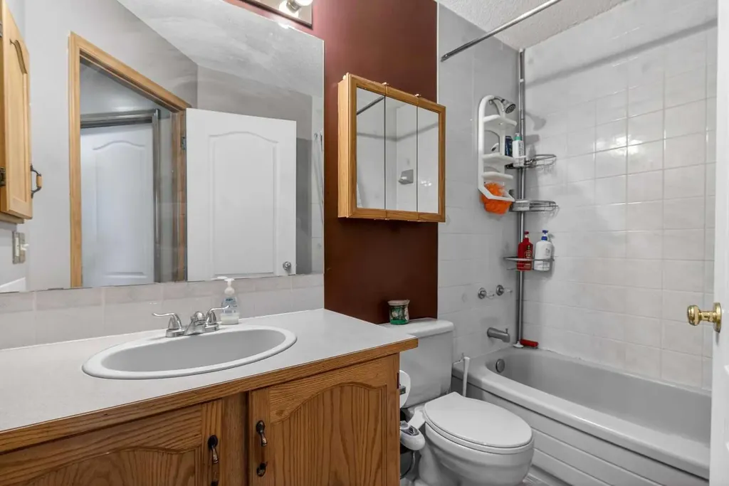 40 Erin Circle SE Calgary AB T2B 3H9