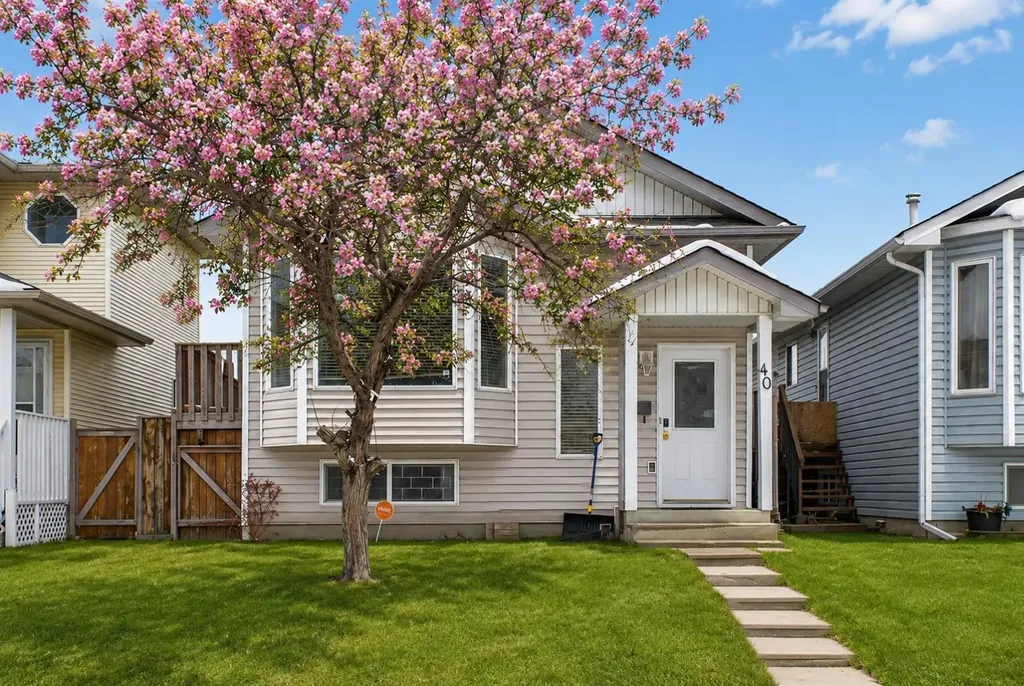 40 Erin Circle SE Calgary AB T2B 3H9