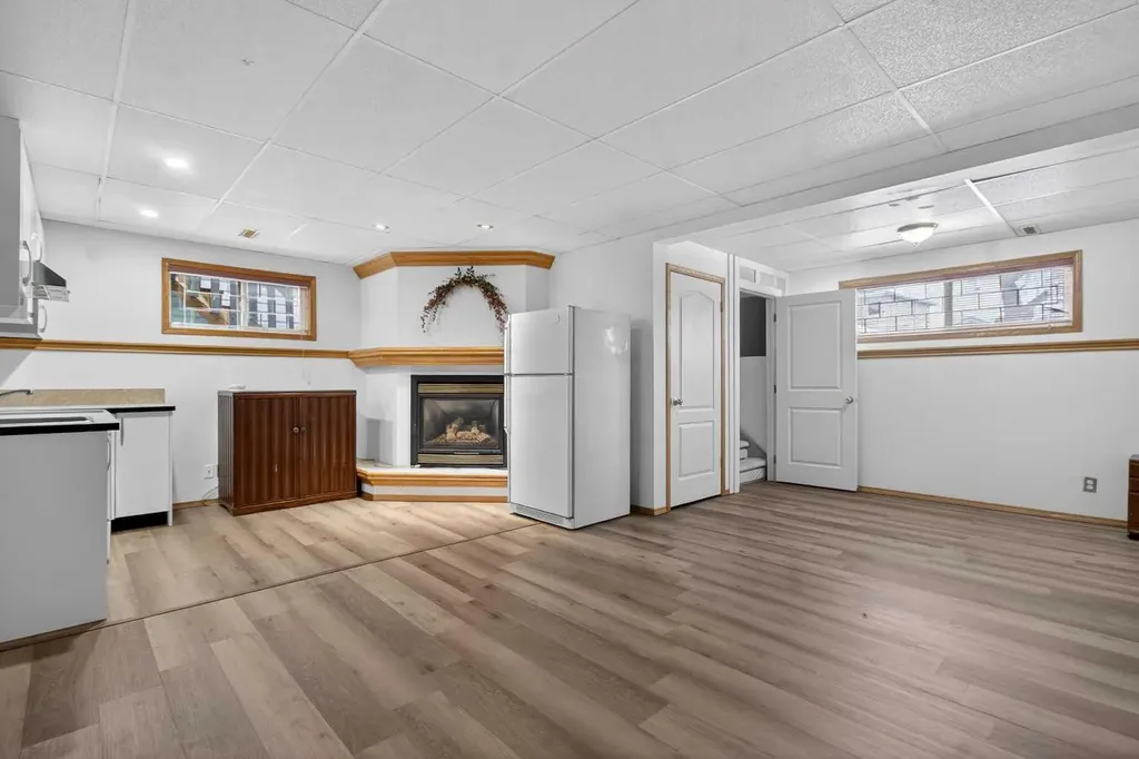 40 Erin Circle SE Calgary AB T2B 3H9