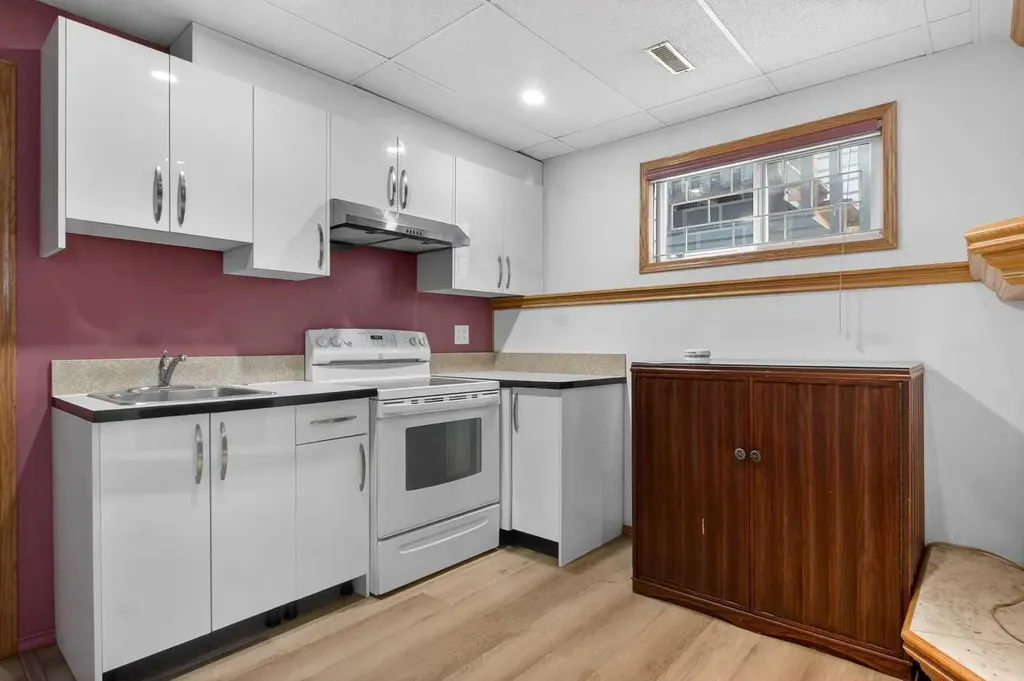 40 Erin Circle SE Calgary AB T2B 3H9
