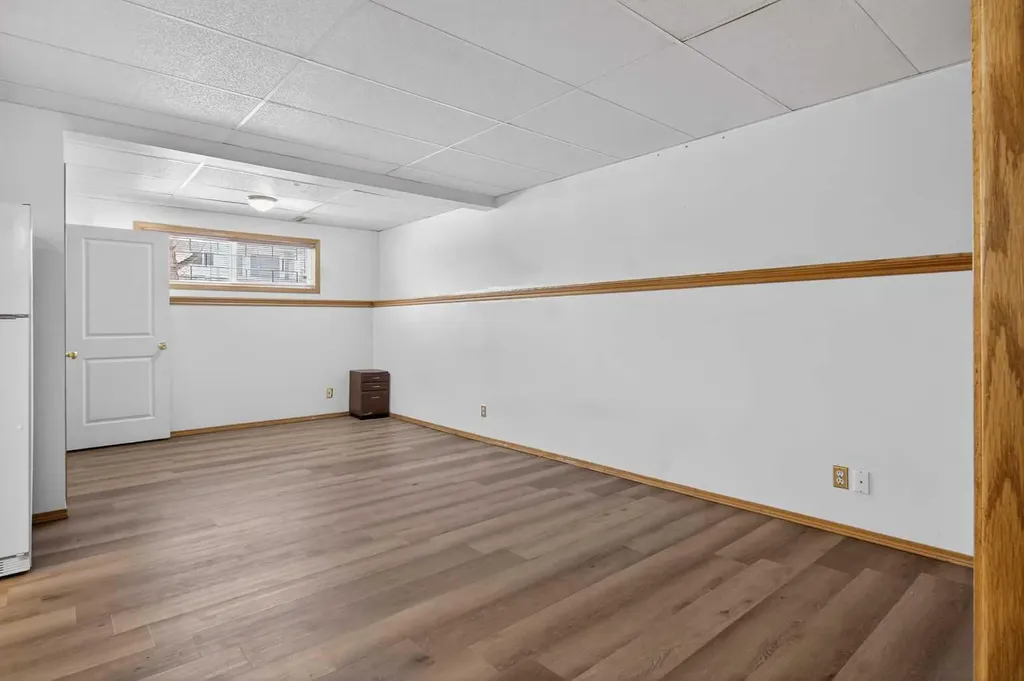40 Erin Circle SE Calgary AB T2B 3H9