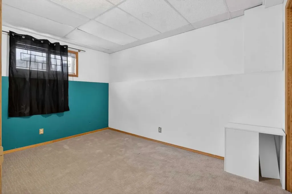 40 Erin Circle SE Calgary AB T2B 3H9