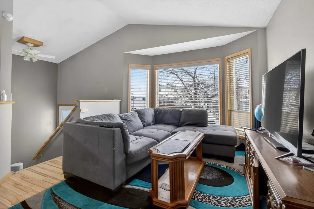 40 Erin Circle SE Calgary AB T2B 3H9
