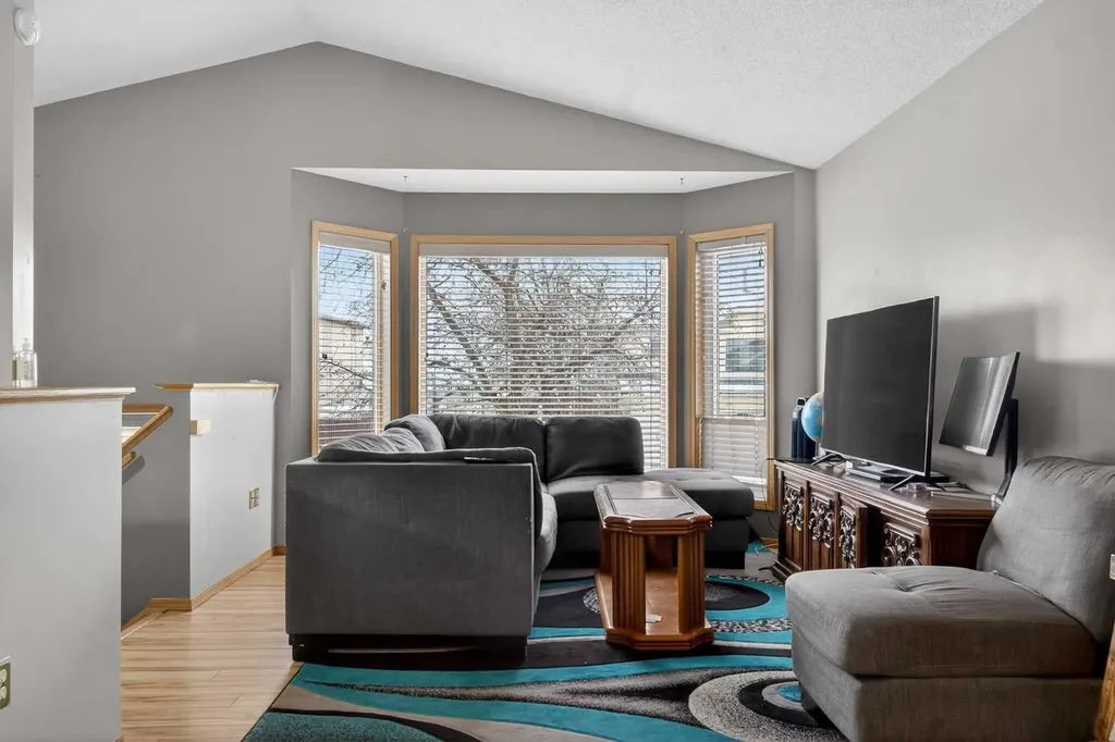 40 Erin Circle SE Calgary AB T2B 3H9