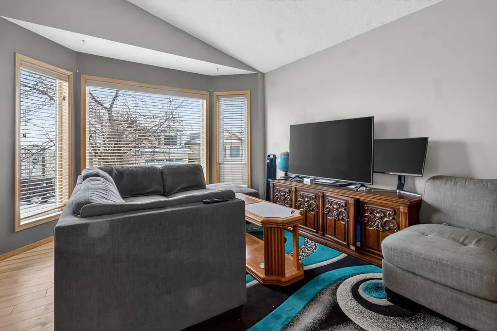 40 Erin Circle SE Calgary AB T2B 3H9