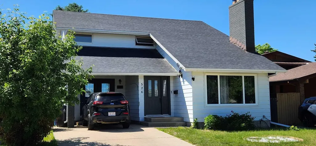 526 33 Street S Lethbridge AB T1J 4G4