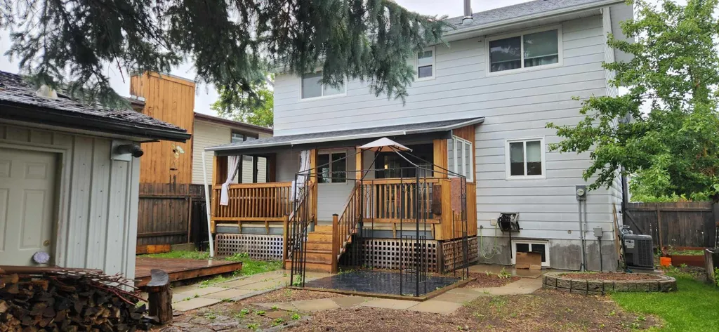 526 33 Street S Lethbridge AB T1J 4G4