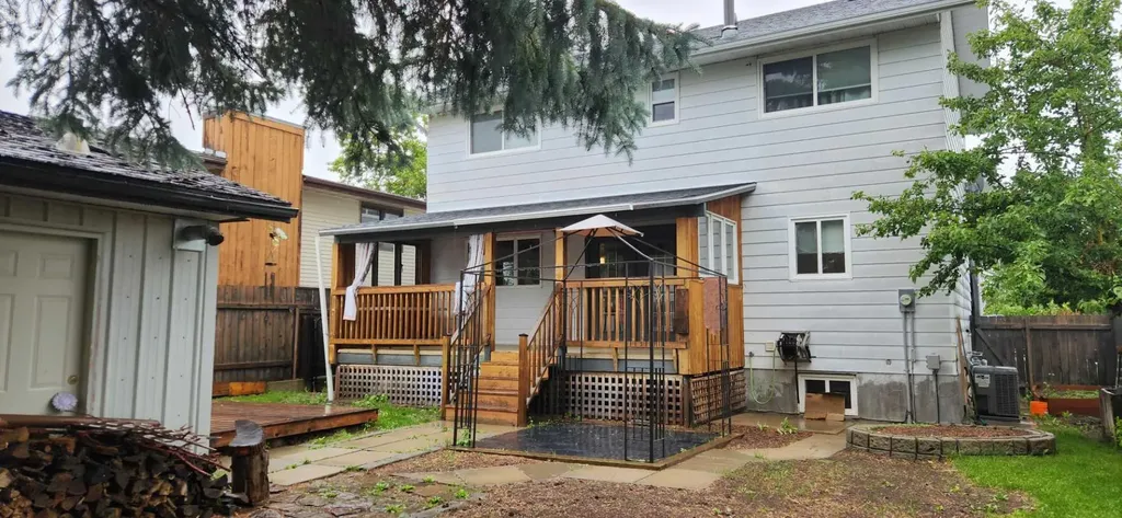 526 33 Street S Lethbridge AB T1J 4G4