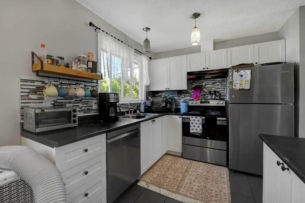 9724 94 Avenue Wembley AB T0H 3S0
