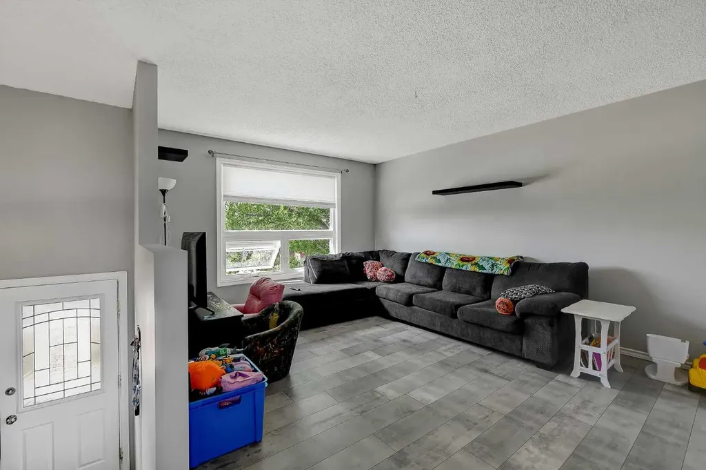 9724 94 Avenue Wembley AB T0H 3S0