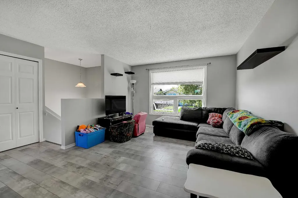 9724 94 Avenue Wembley AB T0H 3S0