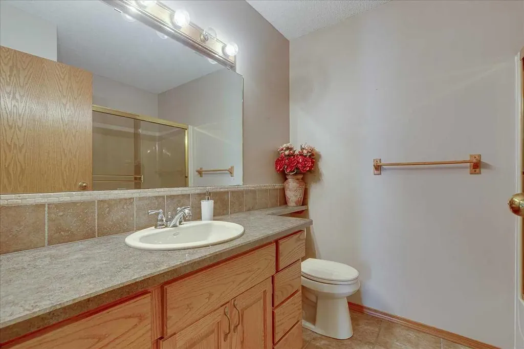 5363 36a Street Innisfail AB T4G 1E6