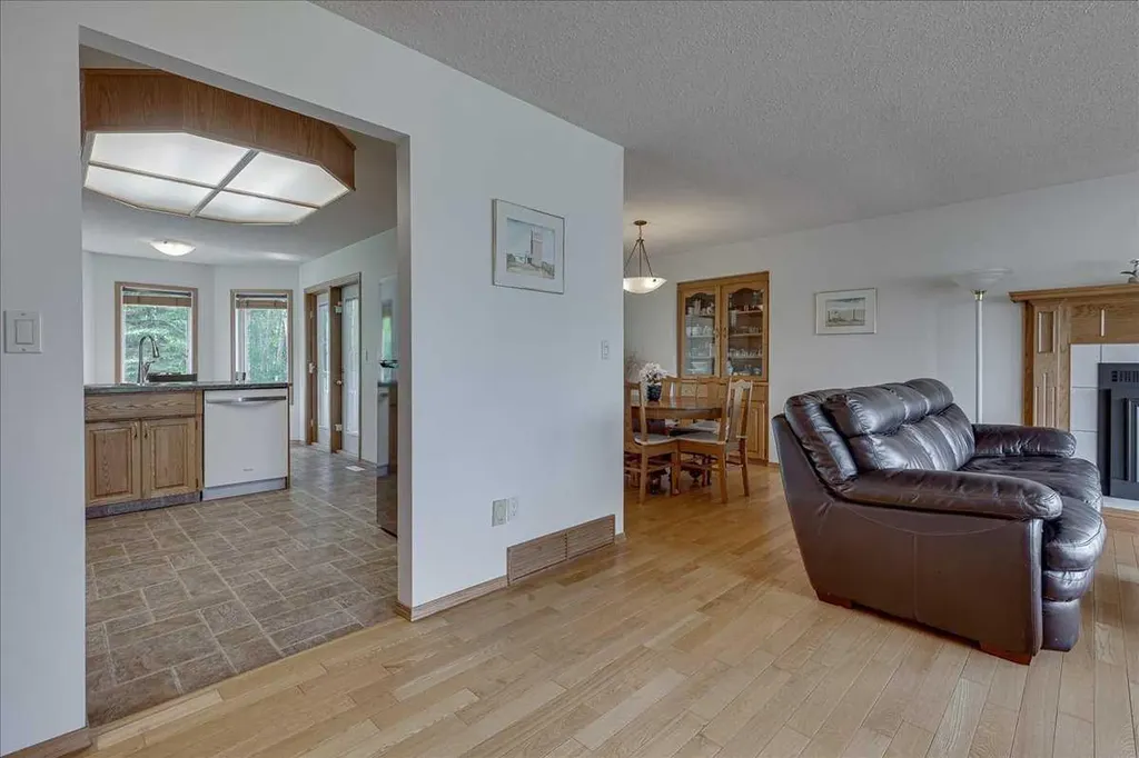 5363 36a Street Innisfail AB T4G 1E6
