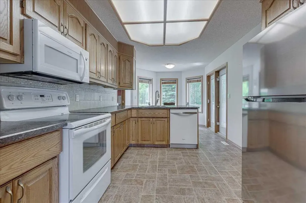 5363 36a Street Innisfail AB T4G 1E6