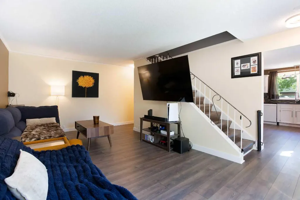 630 Sabrina Road SW Calgary AB T2W 2N7