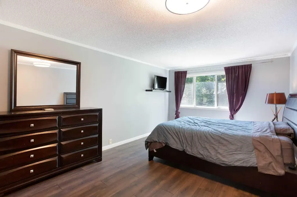 630 Sabrina Road SW Calgary AB T2W 2N7