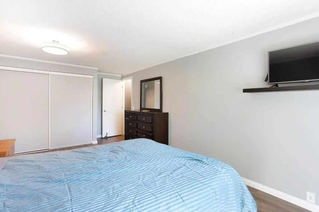 630 Sabrina Road SW Calgary AB T2W 2N7