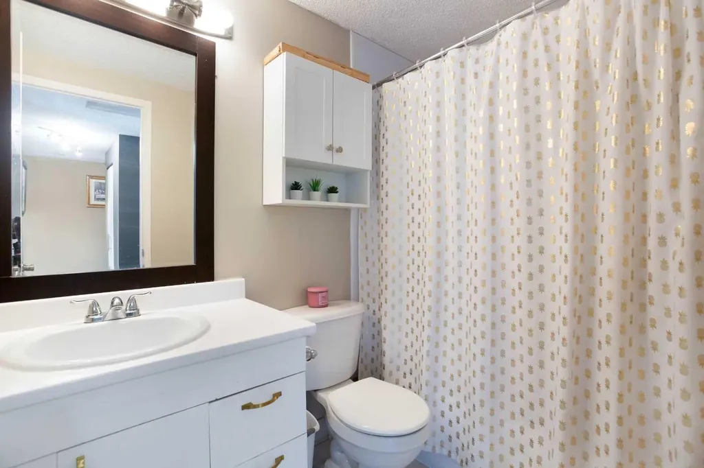 630 Sabrina Road SW Calgary AB T2W 2N7