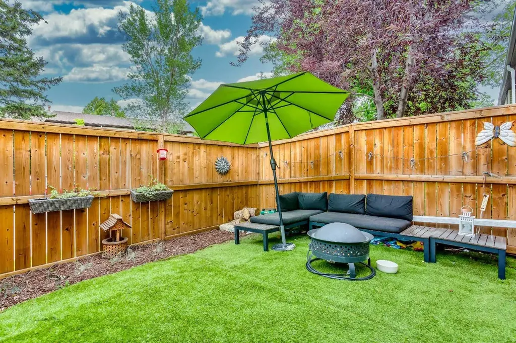 630 Sabrina Road SW Calgary AB T2W 2N7