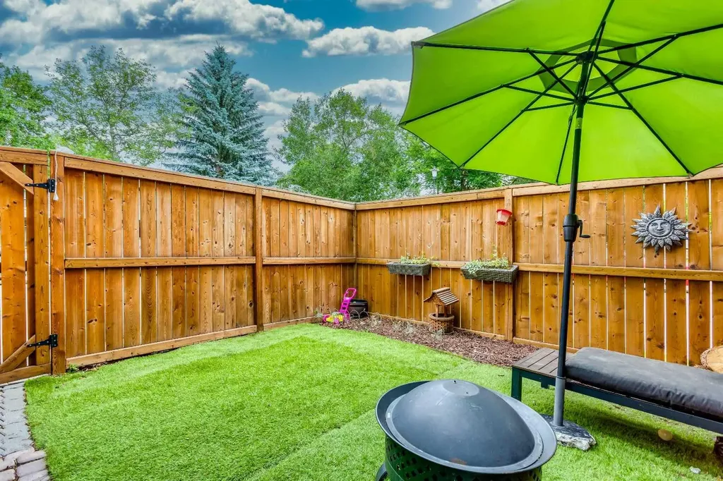 630 Sabrina Road SW Calgary AB T2W 2N7