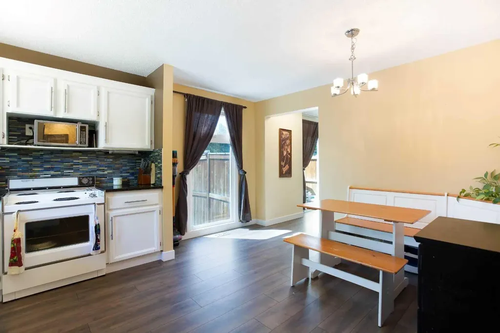 630 Sabrina Road SW Calgary AB T2W 2N7