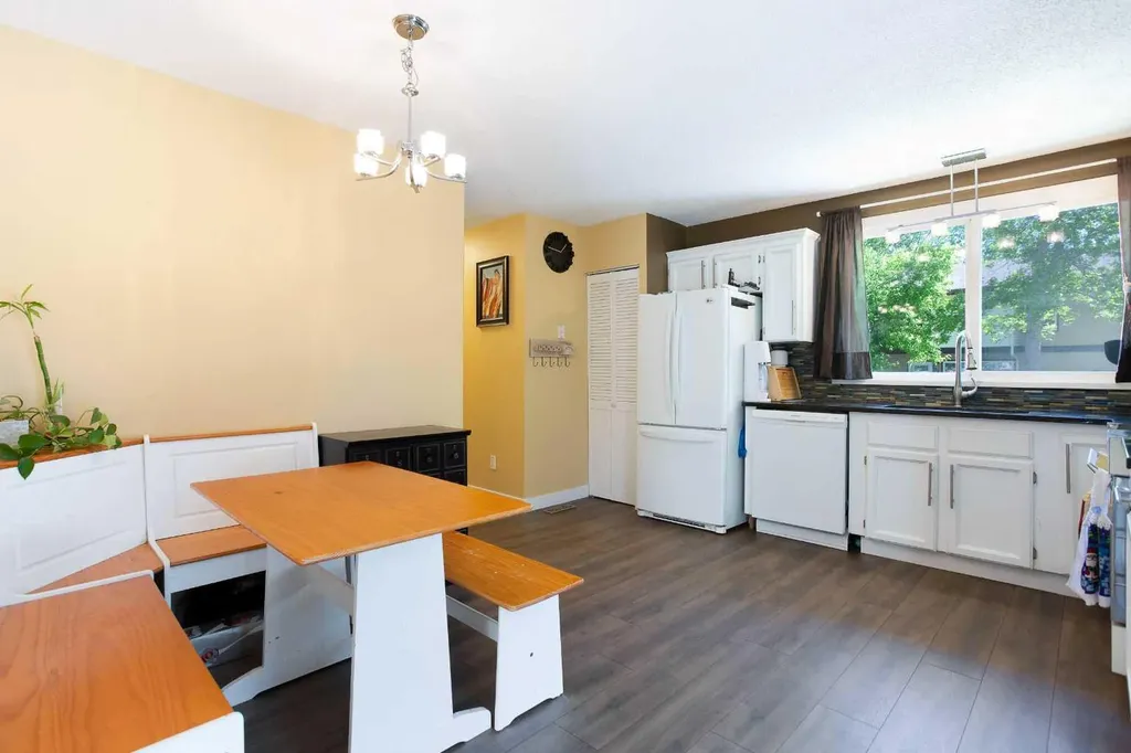 630 Sabrina Road SW Calgary AB T2W 2N7