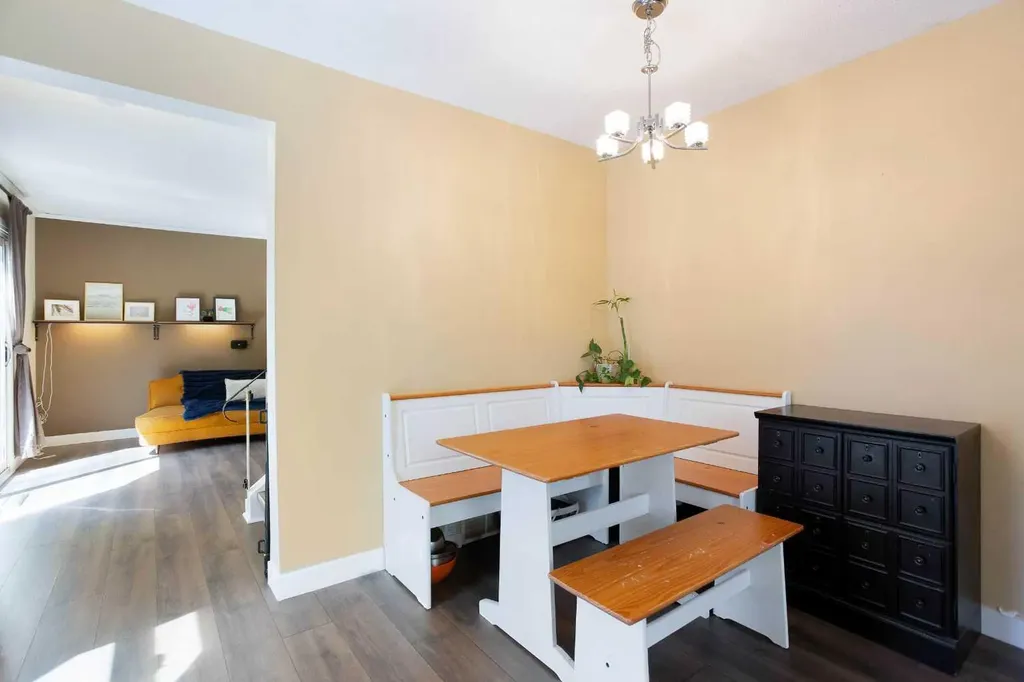 630 Sabrina Road SW Calgary AB T2W 2N7