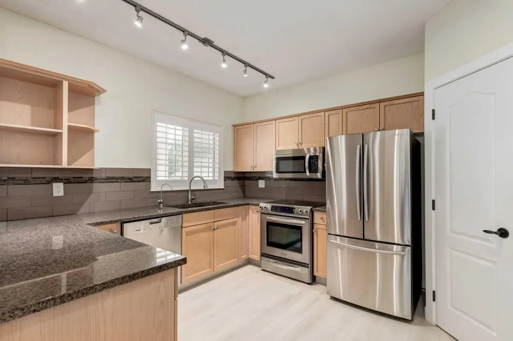 107 Patterson View SW Calgary AB T3H 3J9