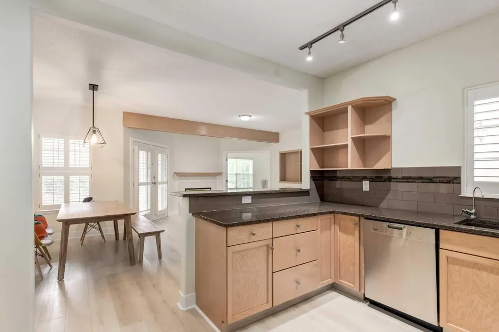 107 Patterson View SW Calgary AB T3H 3J9