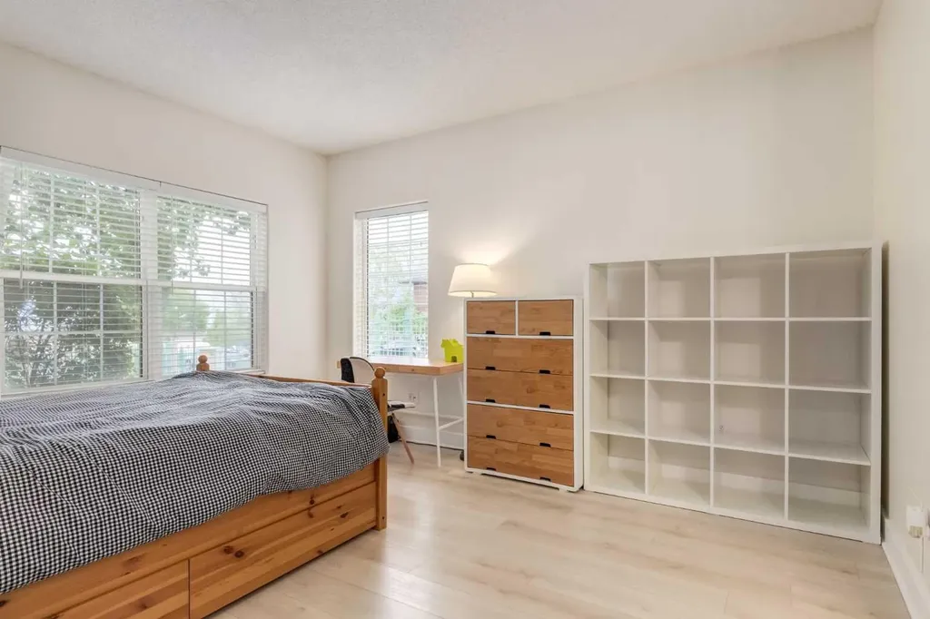 107 Patterson View SW Calgary AB T3H 3J9