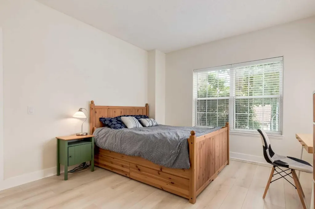107 Patterson View SW Calgary AB T3H 3J9