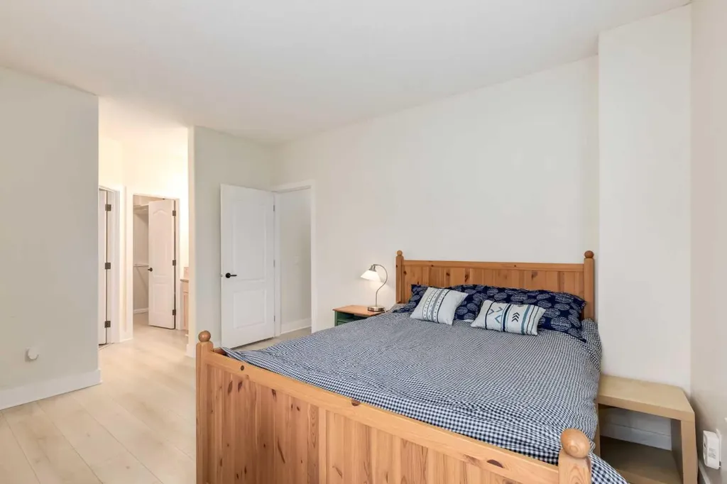 107 Patterson View SW Calgary AB T3H 3J9