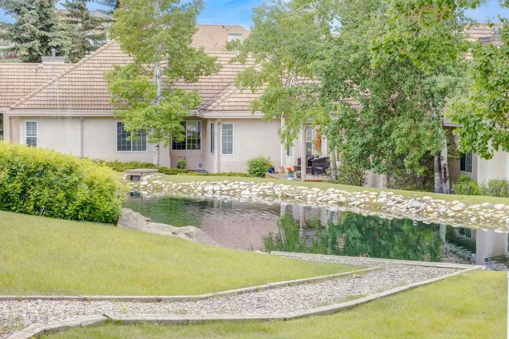 107 Patterson View SW Calgary AB T3H 3J9