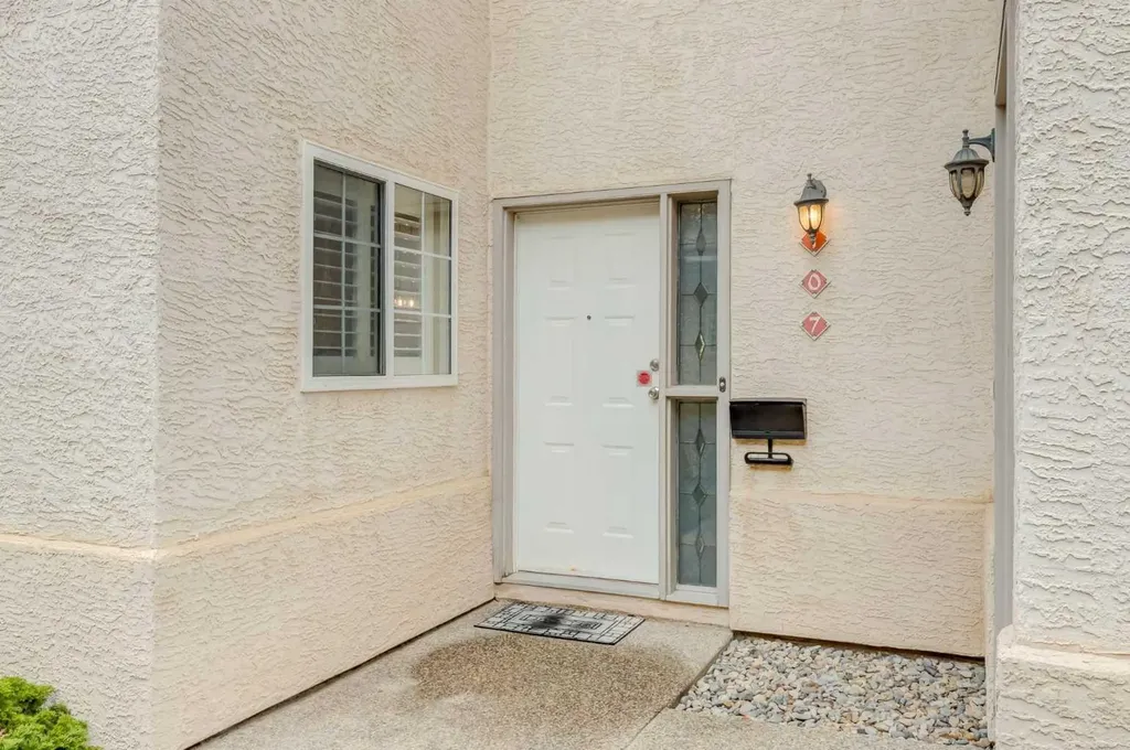 107 Patterson View SW Calgary AB T3H 3J9