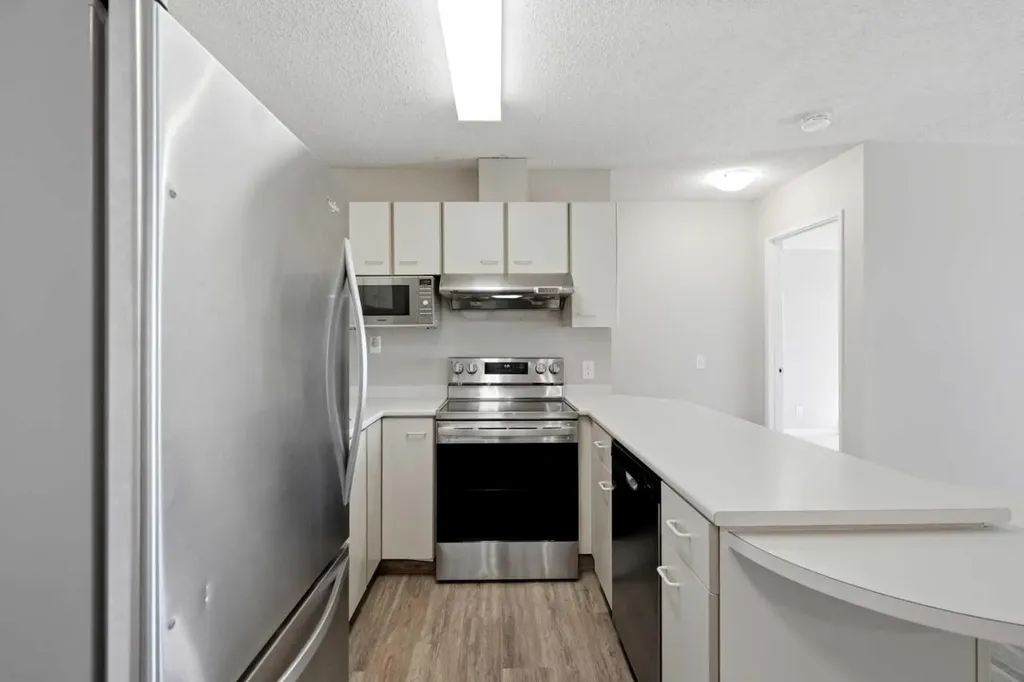 1634 Edenwold Heights NW Calgary AB T3A 3V2
