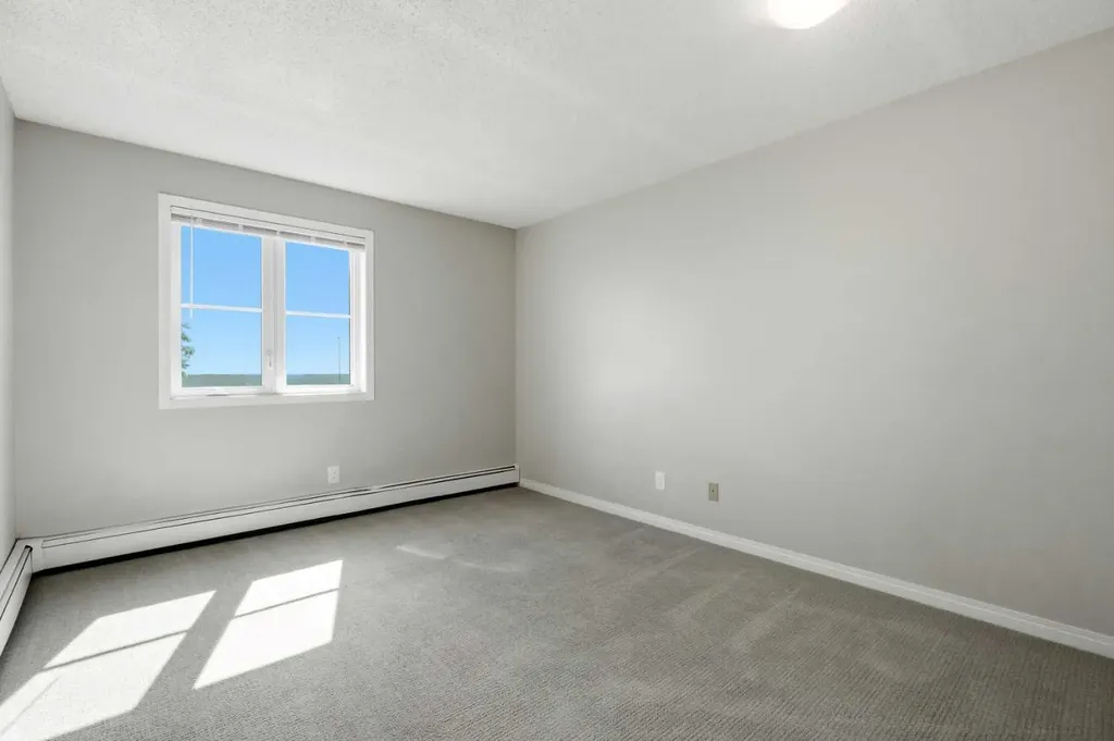 1634 Edenwold Heights NW Calgary AB T3A 3V2