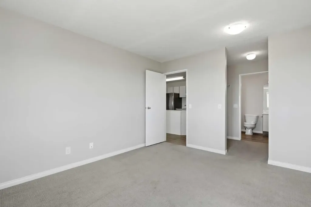 1634 Edenwold Heights NW Calgary AB T3A 3V2