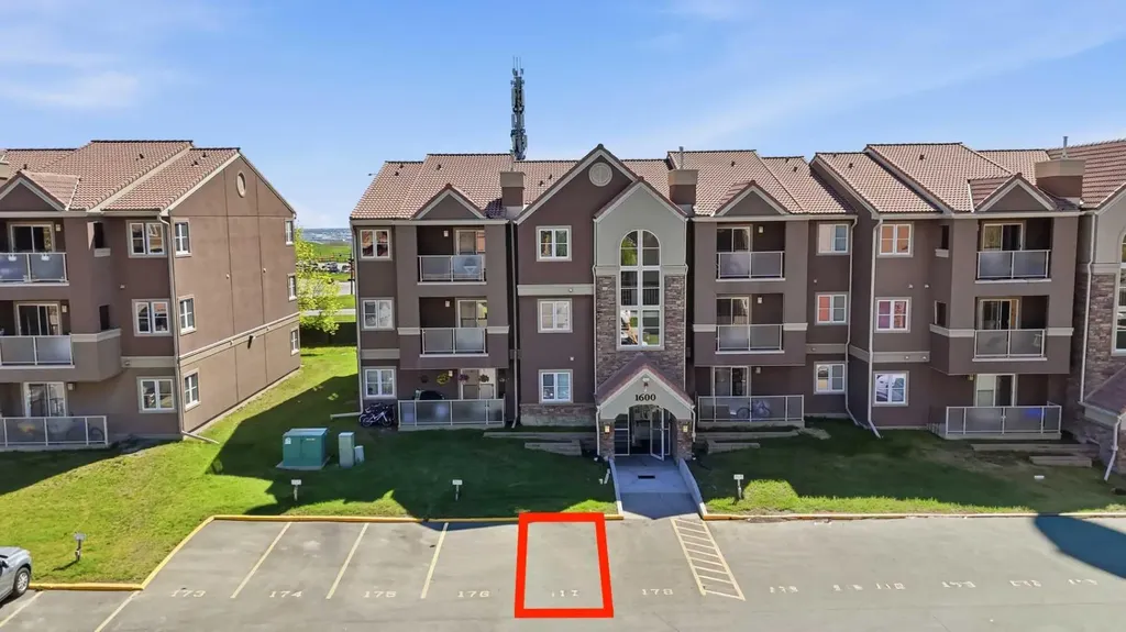1634 Edenwold Heights NW Calgary AB T3A 3V2