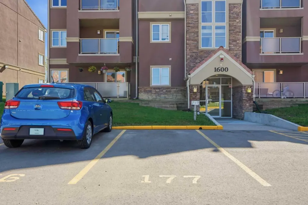 1634 Edenwold Heights NW Calgary AB T3A 3V2