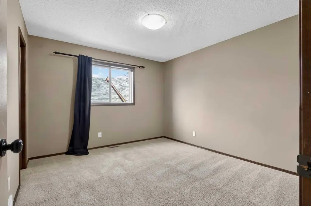139 Panamount Street NW Calgary AB T3K 6J9
