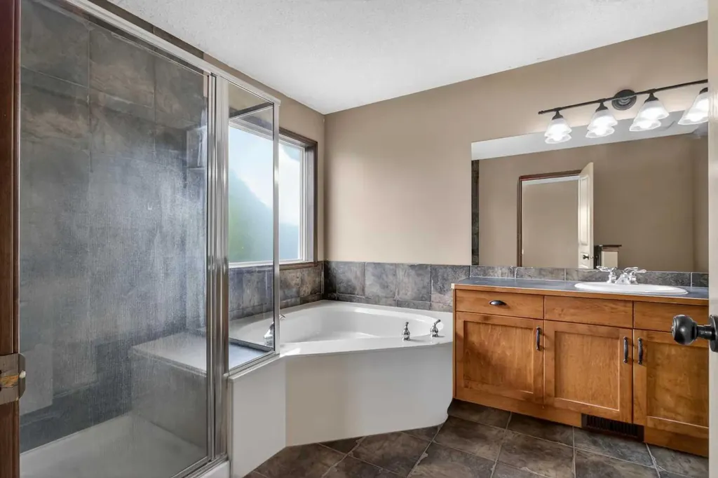 139 Panamount Street NW Calgary AB T3K 6J9