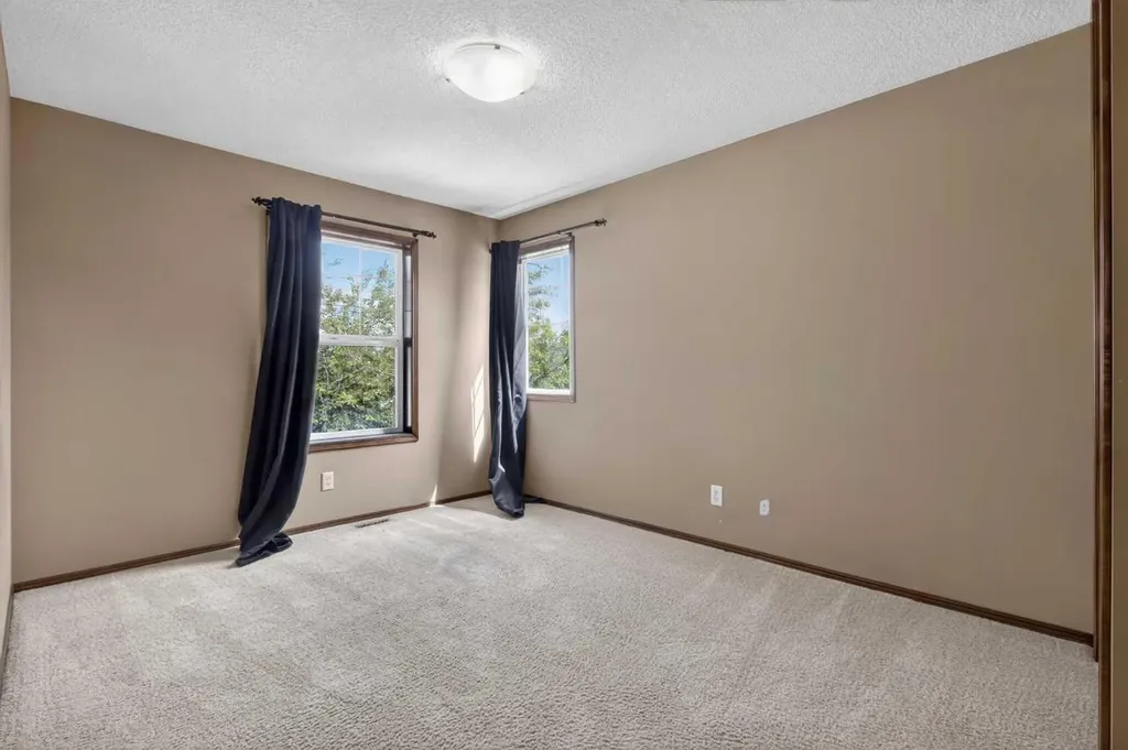 139 Panamount Street NW Calgary AB T3K 6J9