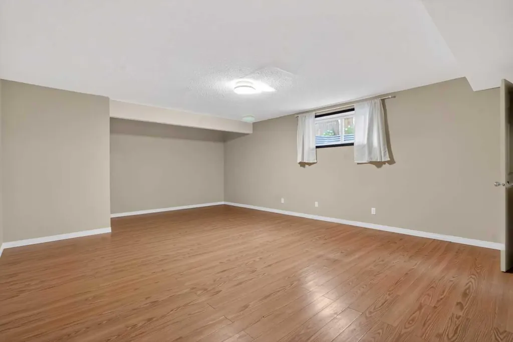139 Panamount Street NW Calgary AB T3K 6J9