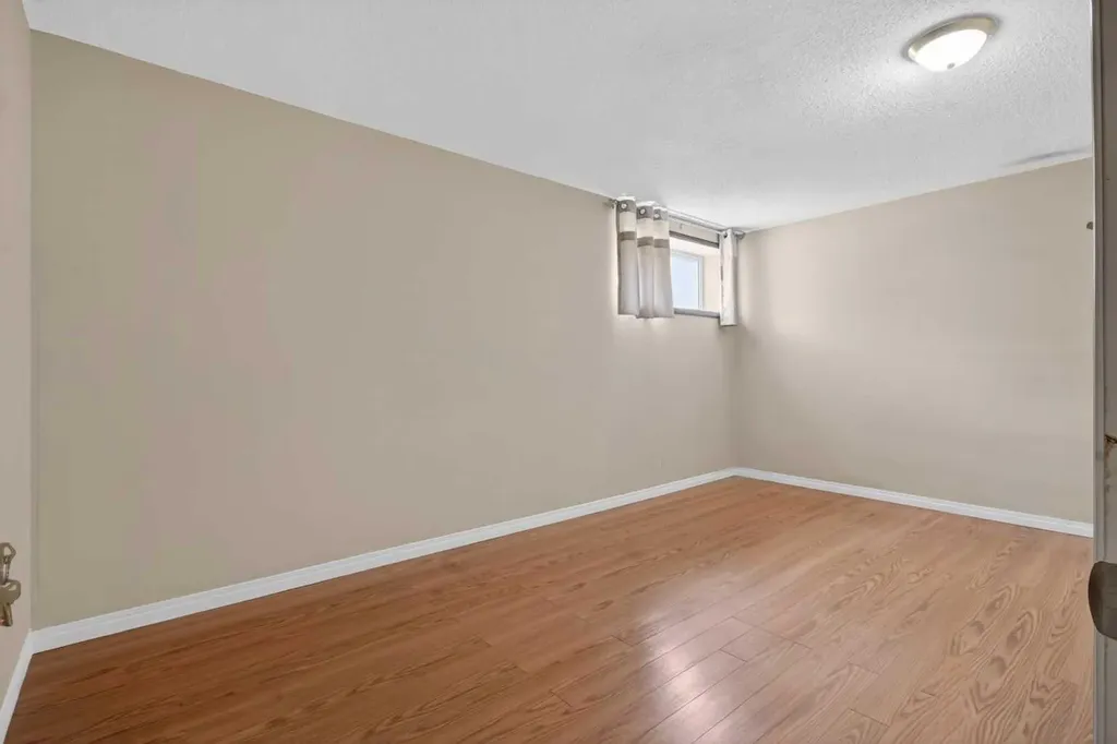 139 Panamount Street NW Calgary AB T3K 6J9