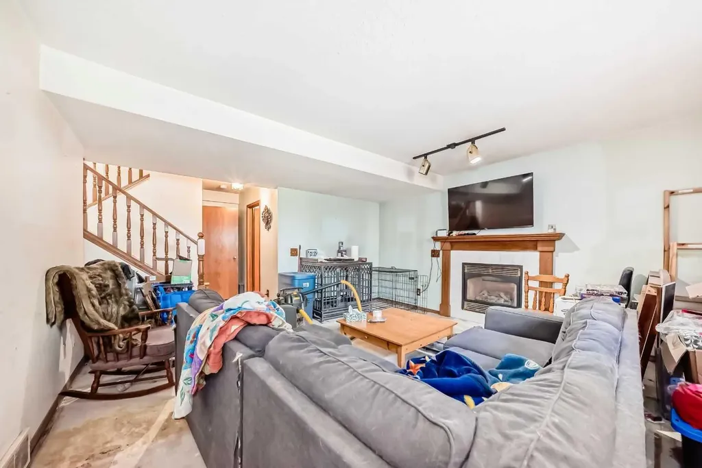 275 6 Avenue NW Airdrie AB T4B 2H9