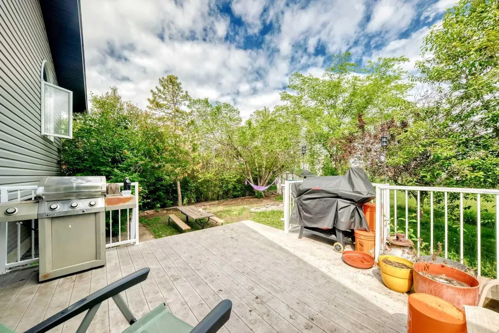 275 6 Avenue NW Airdrie AB T4B 2H9