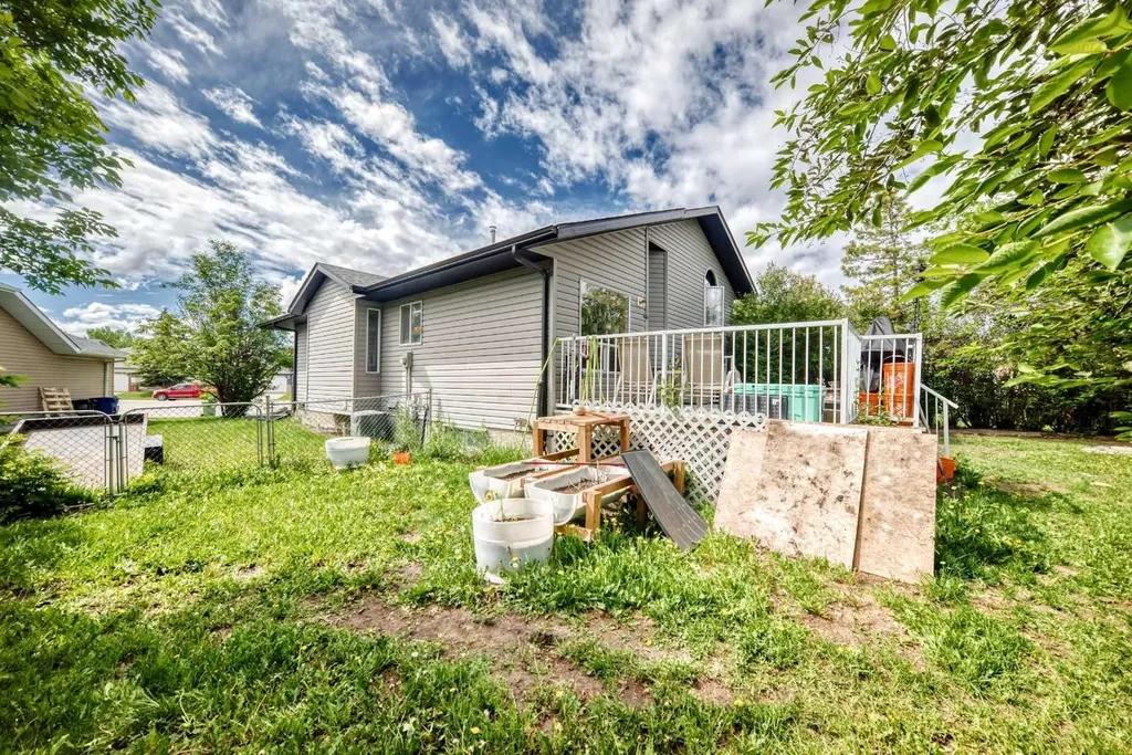 275 6 Avenue NW Airdrie AB T4B 2H9
