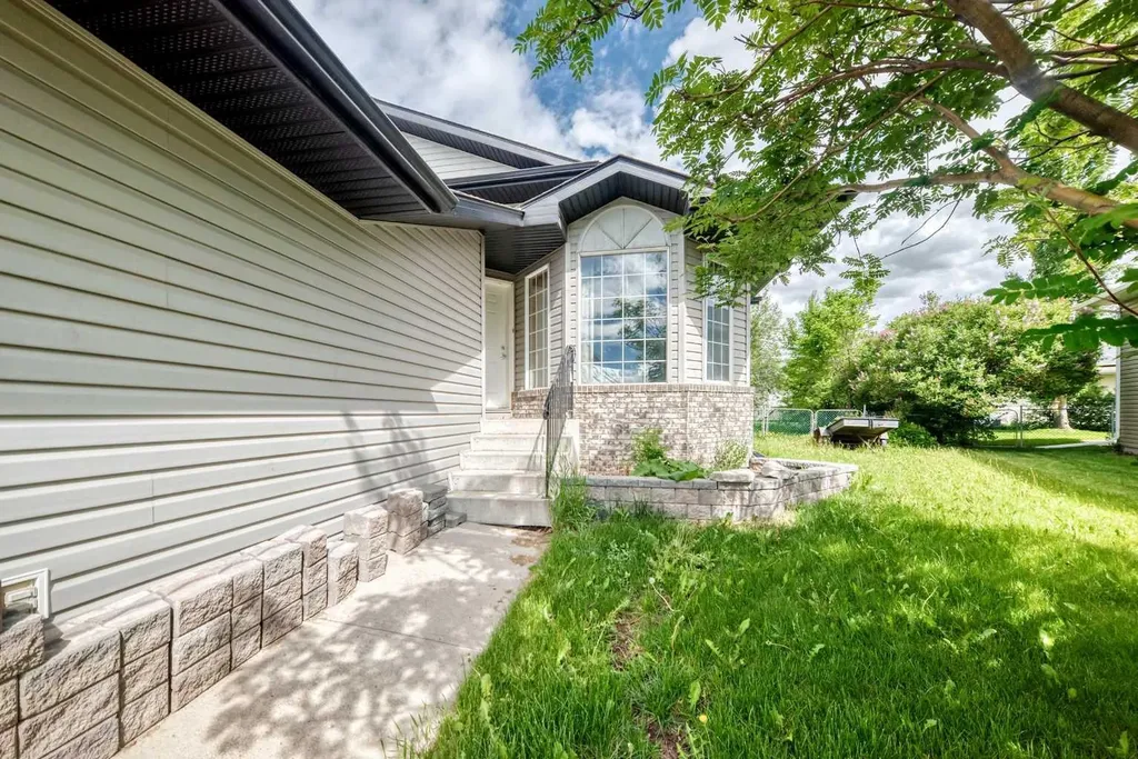 275 6 Avenue NW Airdrie AB T4B 2H9