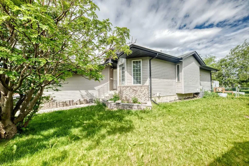 275 6 Avenue NW Airdrie AB T4B 2H9